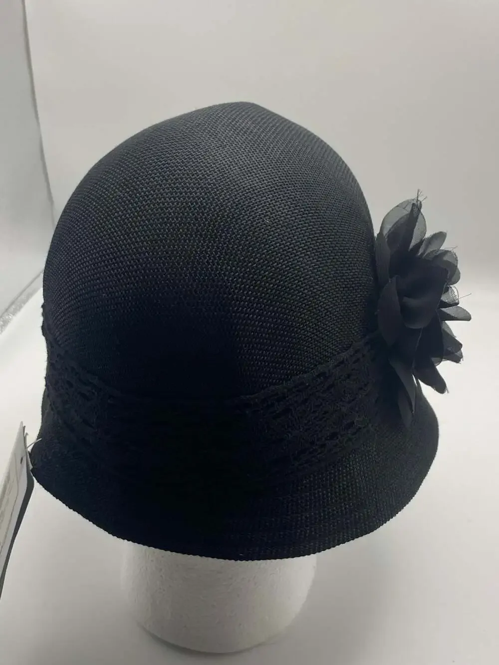 Epoch Women's Gatsby Linen Cloche Hat with Lace Band and Flower - Black